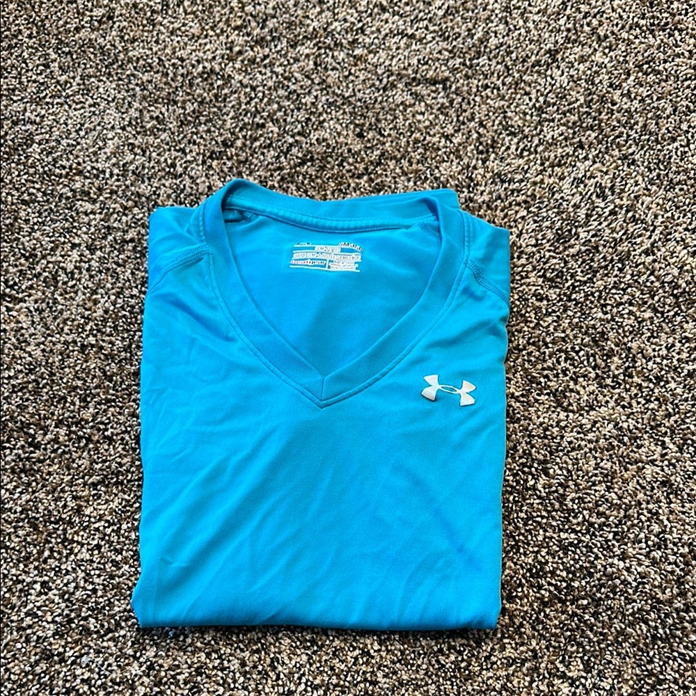Women’s underarmour athletic top. Excellent condition